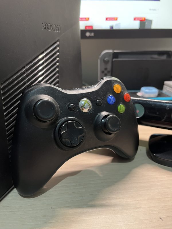 Xbox 360 con Kinect y HDD 240GB - [Reacondicionada]